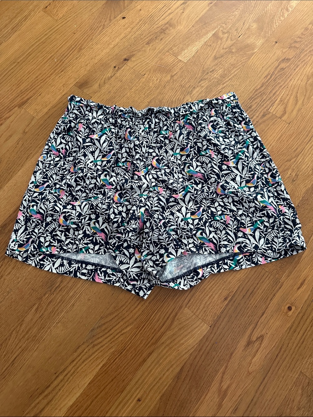 Like new LOFT Navy Tropical Bird Print Athletic Shorts